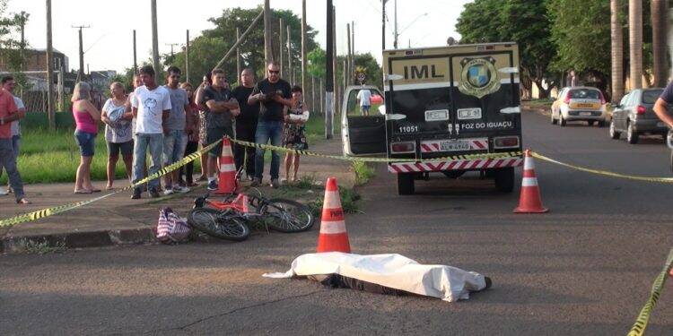 Jovem morre em acidente entre bicicleta micro-ônibus