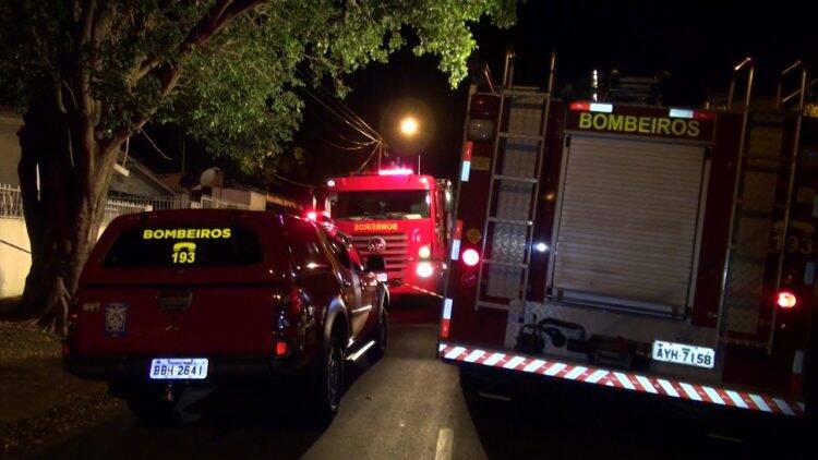 Casas pegam fogo no Bairro Morumbi