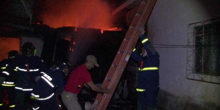 Casas pegam fogo no Bairro Morumbi