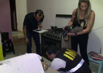 Vítima é morta dentro de casa no Califórnia