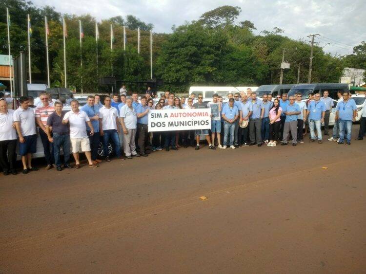 Taxistas de Foz se manifestam a favor de lei com regras rígidas ao Uber