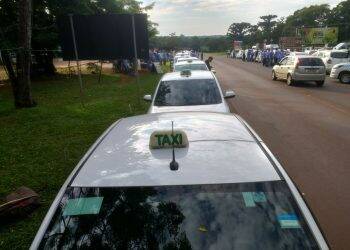 Taxistas de Foz se manifestam a favor de lei com regras rígidas ao Uber