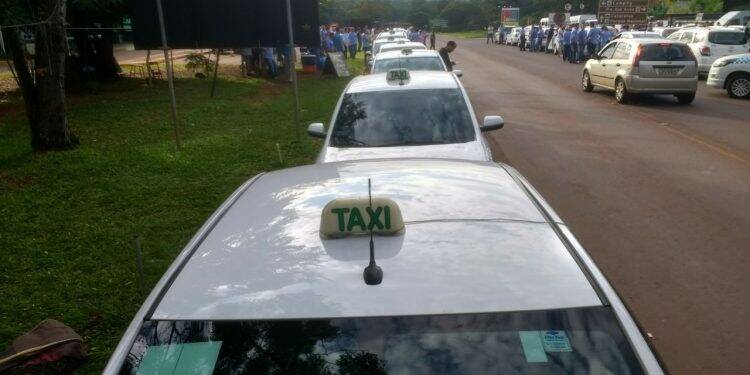 Taxistas de Foz se manifestam a favor de lei com regras rígidas ao Uber