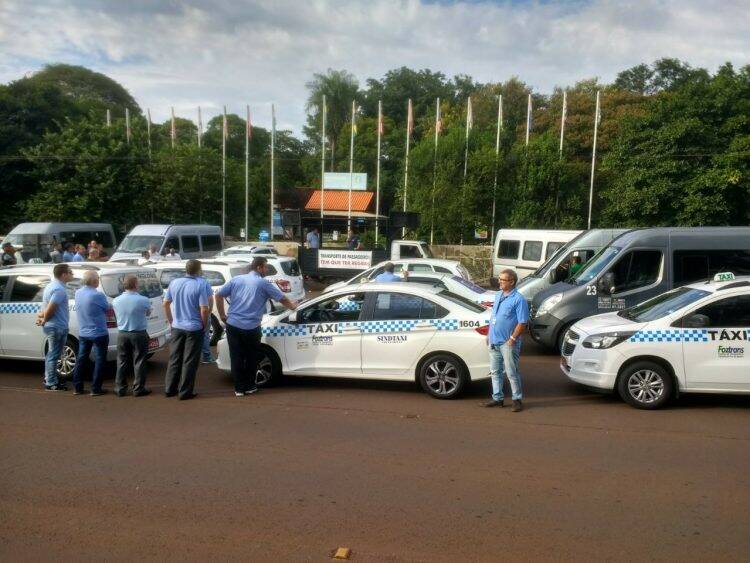 Taxistas de Foz se manifestam a favor de lei com regras rígidas ao Uber