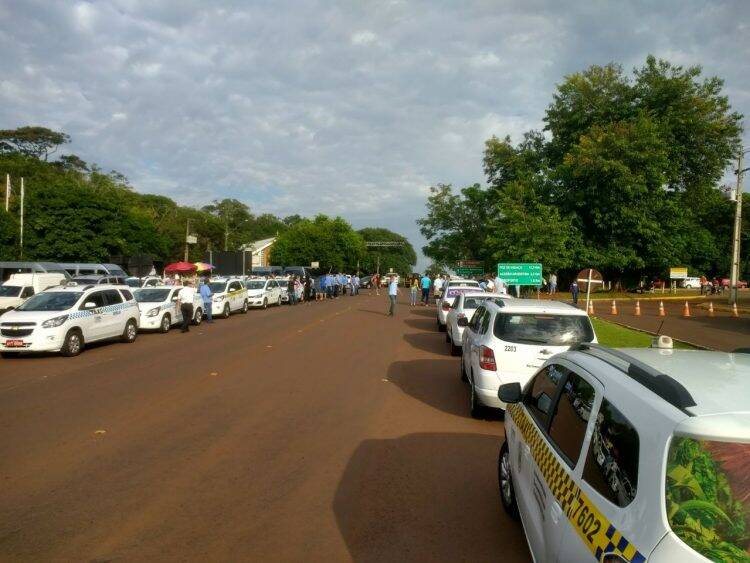 Taxistas de Foz se manifestam a favor de lei com regras rígidas ao Uber