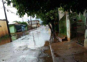 Moradores da região do Porto Meira reclamam de alagamentos