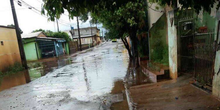 Moradores da região do Porto Meira reclamam de alagamentos