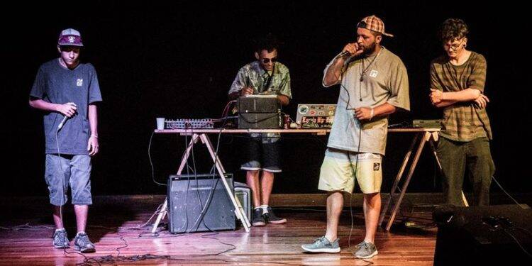Grupos de Curitiba lançam álbuns na 6ª Noite do Rap em Foz