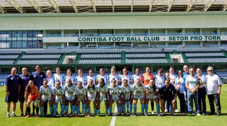 Feminino de Foz vence em Curitiba de goleada
