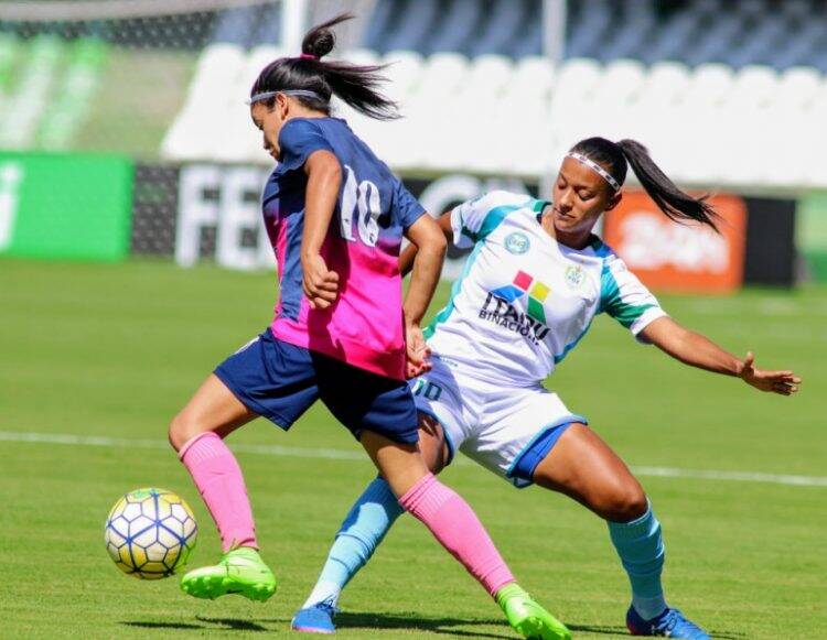 Feminino de Foz vence em Curitiba de goleada