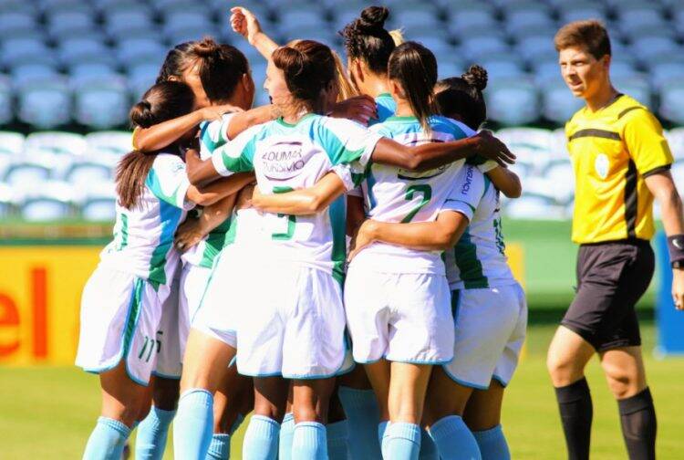 Feminino de Foz vence em Curitiba de goleada