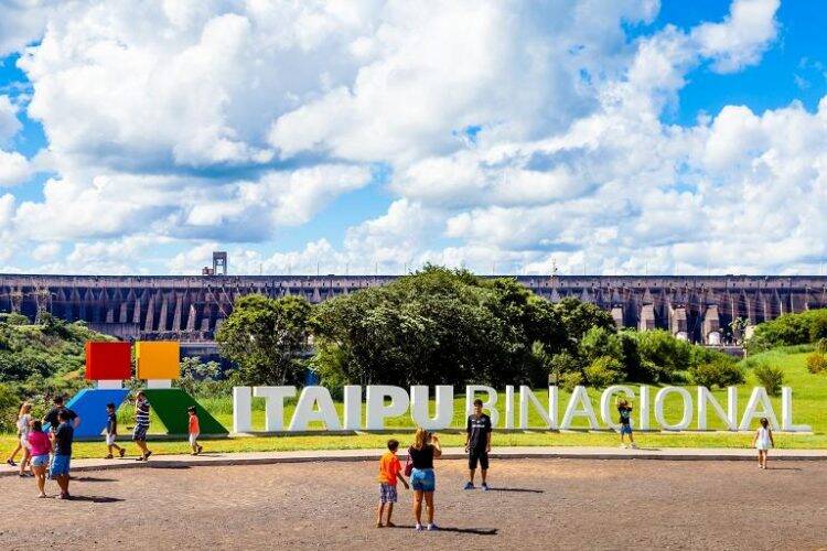 Com turistas peruanos, Itaipu chega à marca de 22 milhões de visitantes