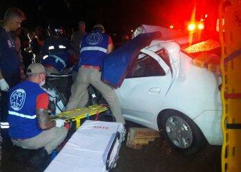 Acidente entre caminhão e carro na BR 277