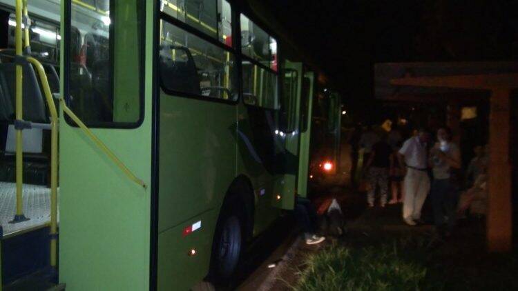 Idoso é baleado durante assalto à ônibus do transporte coletivo