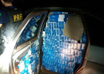 PRF apreende 30 mil carteiras de cigarro em carro furtado