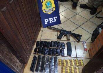 PRF apreende fuzil, mil munições e 400 quilos de maconha