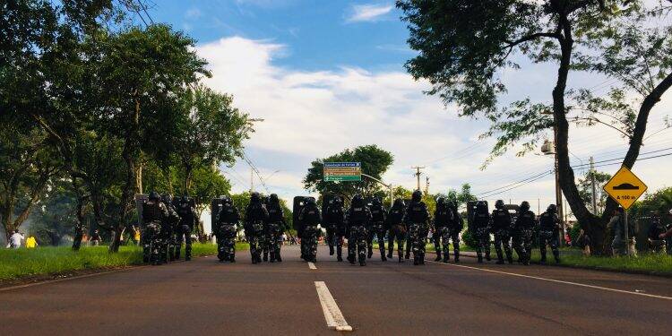 Polícia Militar precisou usou bombas de feito moral contra manifestantes