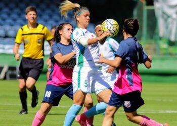 Feminino de Foz vence em Curitiba de goleada