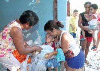 Dona Chica precisa de ajuda para presentear 400 crianças na Páscoa