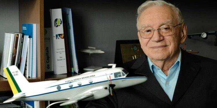 Fundador da Embraer irá palestrar em Foz do Iguaçu