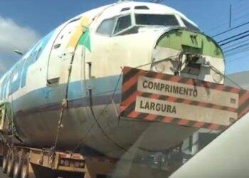 Avião da Vasp está sendo trazido para Foz do Iguaçu