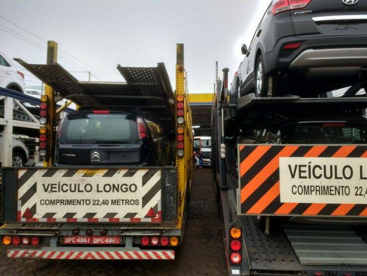 Greve de auditores já deixa caminhões parados na fronteira