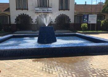 Maçã jogada na bomba desequilibrou Chafariz da praça do Mitre