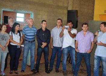 Prefeitura realiza ação da cidadania na Vila Bananal e Chico anuncia recuperação de estradas