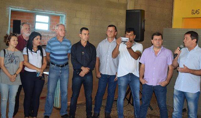 Prefeitura realiza ação da cidadania na Vila Bananal e Chico anuncia recuperação de estradas