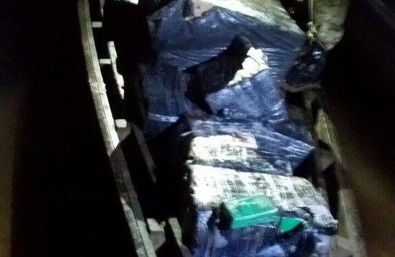 Polícia Federal apreende drogas em barco que vinha do Paraguai