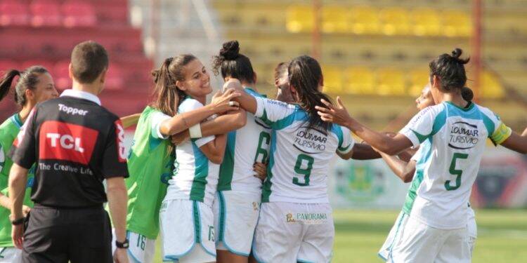 Foz/Coxa larga com vitória no brasileiro feminino