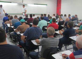 Marinha atende mais de 300 candidatos a condutores amadores no Oeste do Paraná