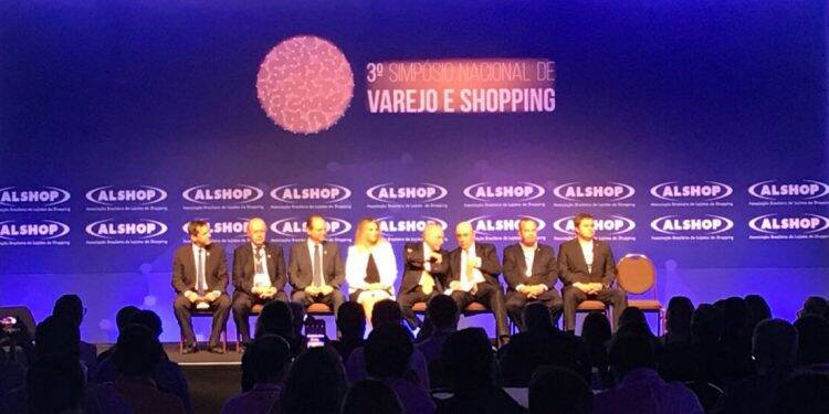 Temer fala em reforma tributária durante evento em Foz do Iguaçu