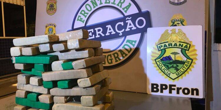 Polícia prende duas pessoas com mais de 40kg de maconha na Ponte da Amizade