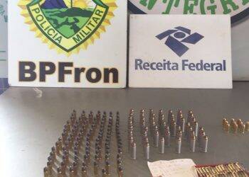 Munições foram apreendidas em van na Ponte da Amizade