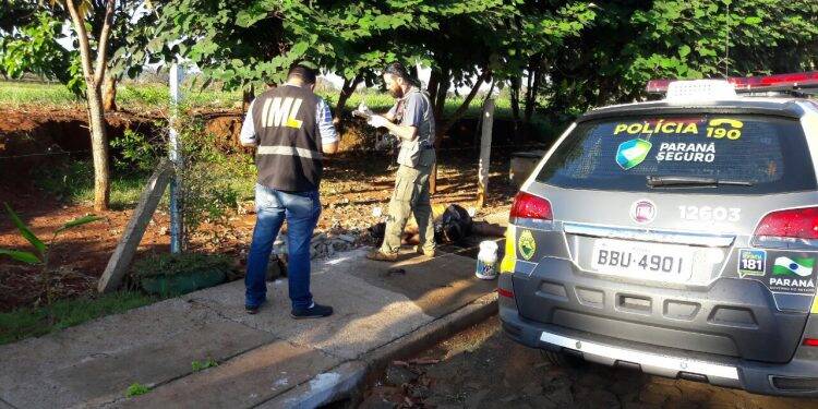 Homem é morto à tiros e queimado