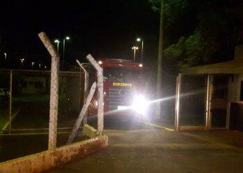 Bombeiros apagam incêndio em Penitenciária de Foz do Iguaçu