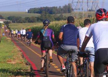 Mais de 500 ciclistas participam de inauguração da ciclovia de Santa Terezinha de Itaipu