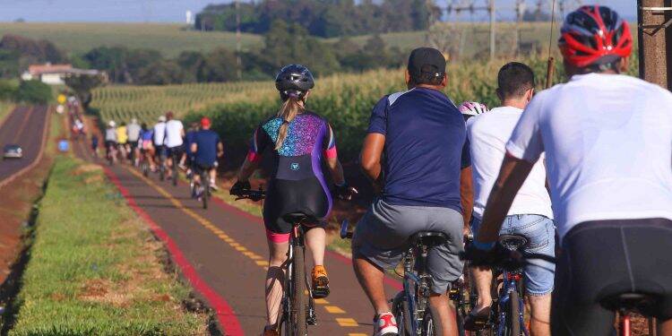 Mais de 500 ciclistas participam de inauguração da ciclovia de Santa Terezinha de Itaipu