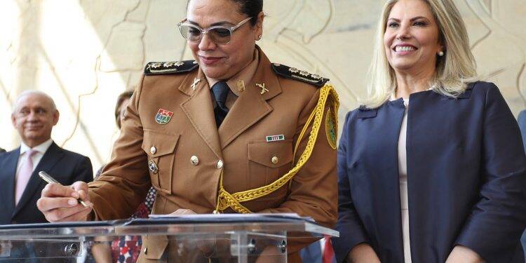 Pela primeira vez uma mulher comanda a Polícia Militar do Paraná