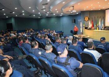 Guardas municipais participam de capacitação sobre armamentos e policiamento preventivo