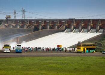 Mais de oito mil turistas devem passar por Itaipu durante o feriadão