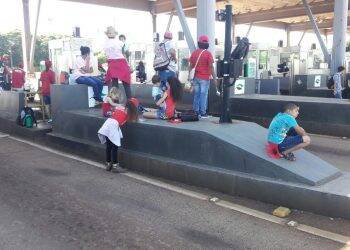MST libera passagem de veículos no pedágio de São Miguel do Iguaçu