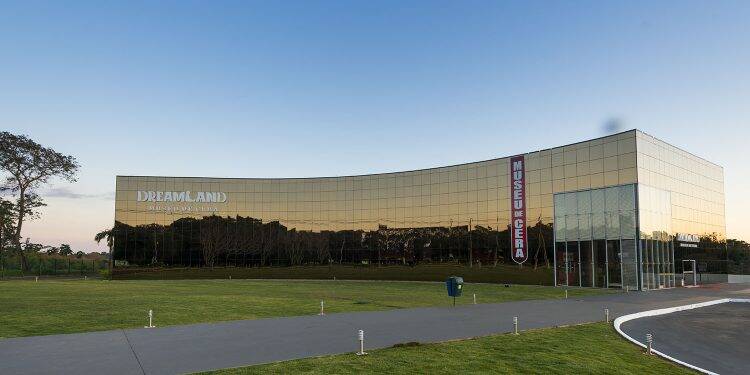 Dreamland Foz e SindTaxi lançam campanha “Vou de Táxi”