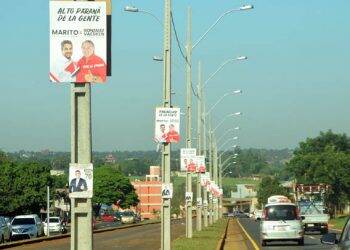 Avenidas de Cidade do Leste estão tomadas por propaganda eleitoral
