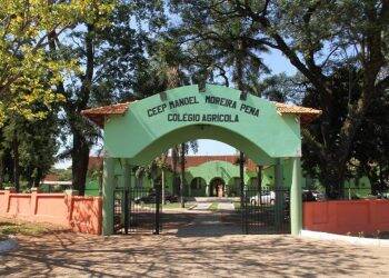 Colégio Agrícula de Foz e Escola Estadual de Serranópolis do Iguaçu suspendem aulas