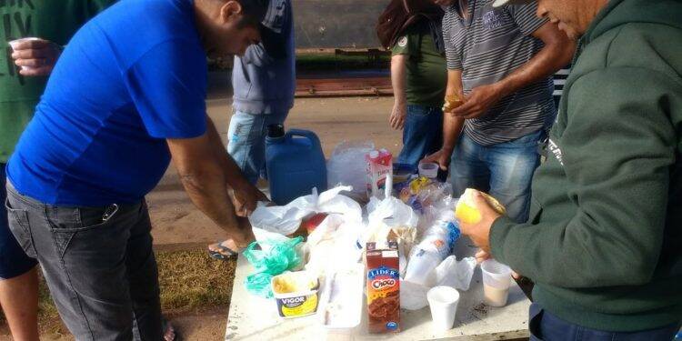 Caminhoneiros continuam greve e não há mais combustível em Foz do Iguaçu