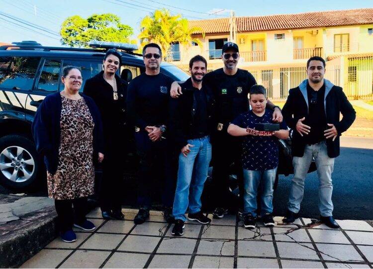 Polícia Federal homenageia garotinho que prestava continência à viaturas