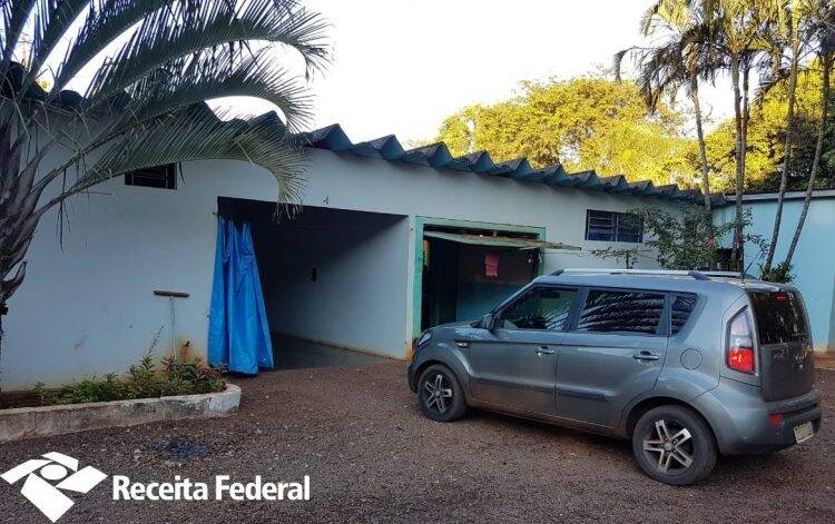 Maconha e relógios são apreendidos durante a Operação Muralha