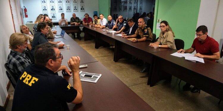 Órgãos públicos vão inibir comércio ilegal próximo aos atrativos turísticos